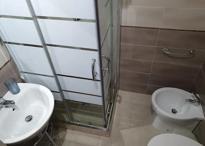 לינה וארוחת בוקר Exotic 4*